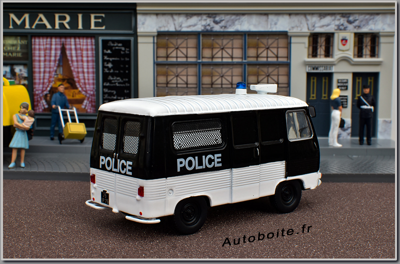Peugeot J7 au 1/43 ème de Altaya  ar