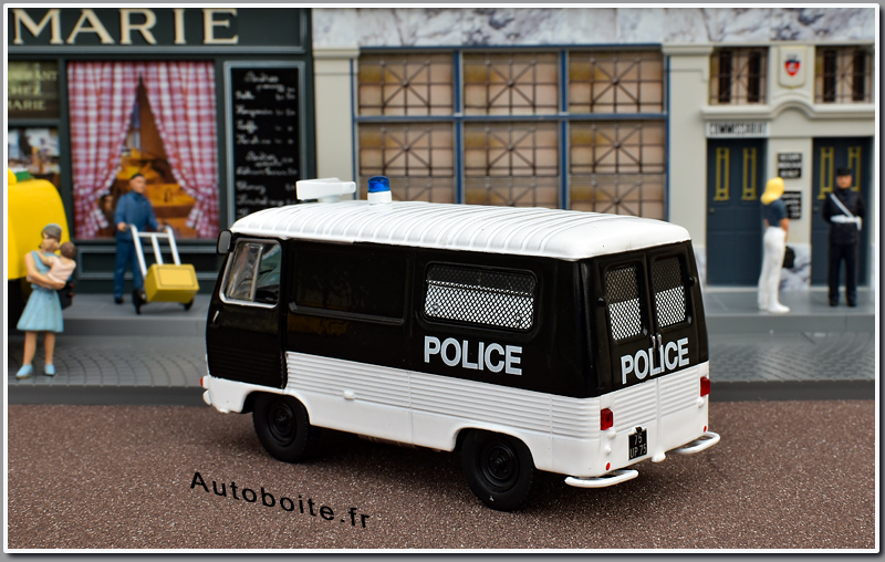 Peugeot J7 au 1/43 ème de Altaya  ar b