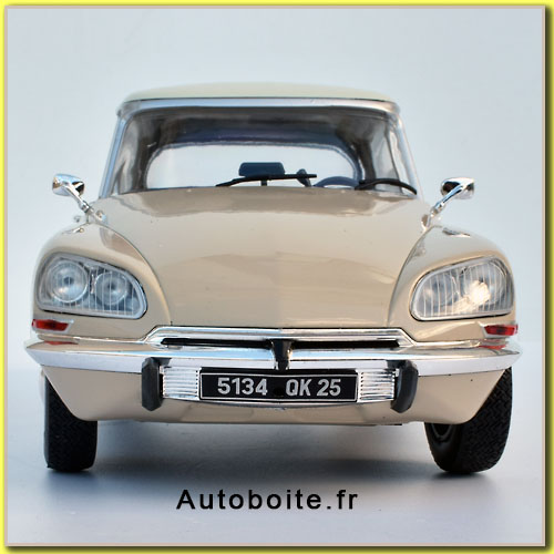 Citroën D Spécial beige 1972
au 1/18 ème av