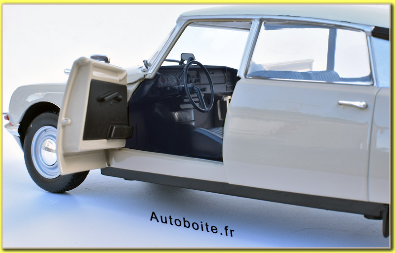 Citroën D Spécial beige 1972
au 1/18 ème ouverte