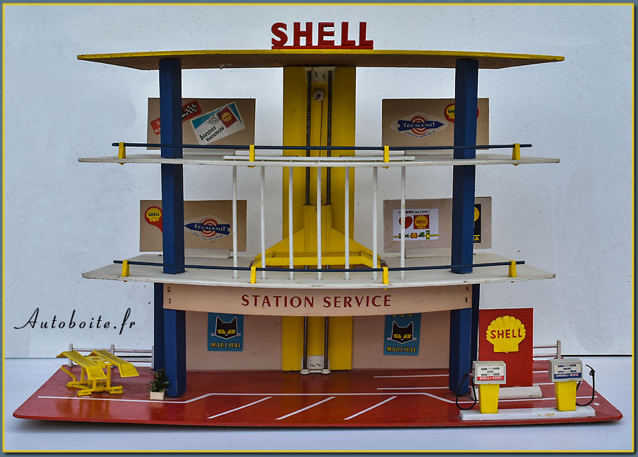 Station service Shelll de&nbsp;marque MGF vide