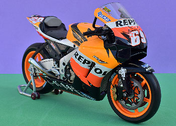 Honda RC211V Nicky Hayden au 1/12 ème de Minichamps