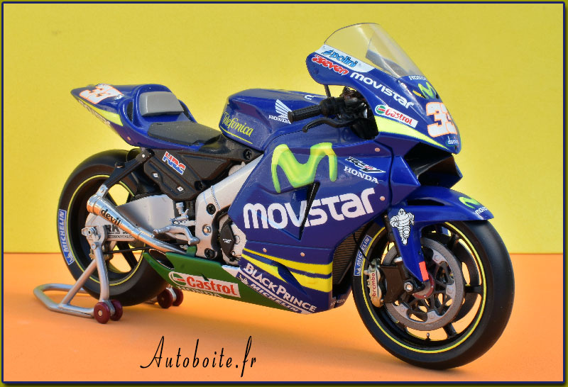 Honda RC211V S. Gibernau MotoGP 2004 minichamps 1/12