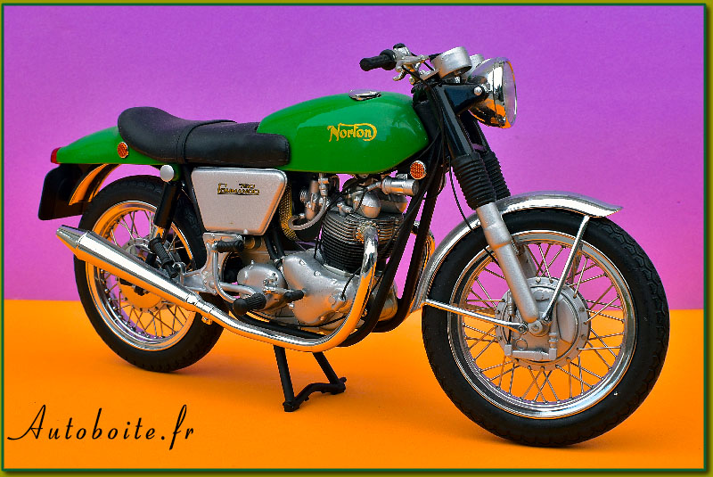 Norton Commando 750 Fastback 1968 de Minichamps au 1/18 &egrave;me 