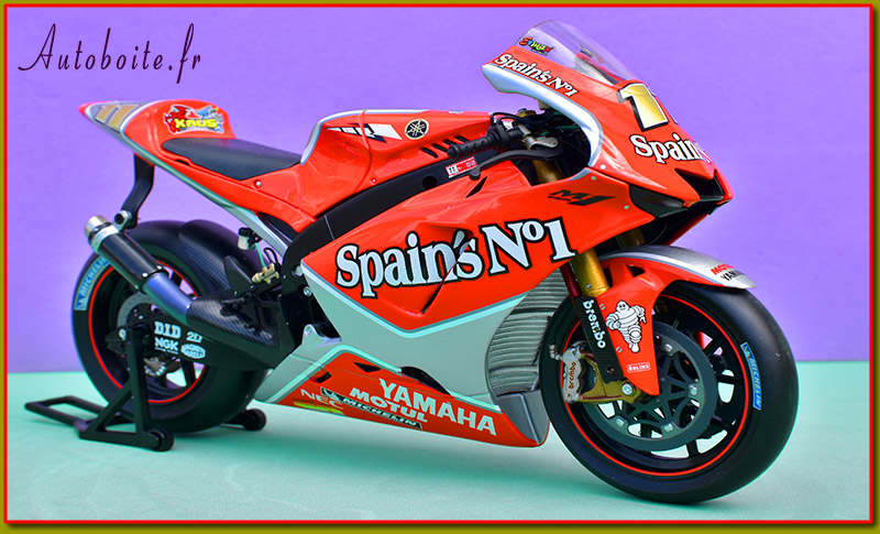 Yamaha YZR M1 Moto GP 2005 de Minichamps au 1/12 &egrave;me