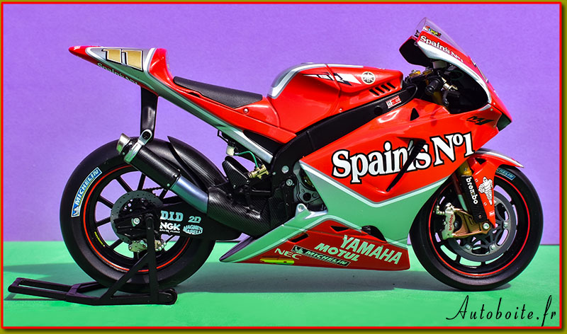 Yamaha YZR M1 Moto GP 2005 Elias  de Minichamps au 1/12 &egrave;me