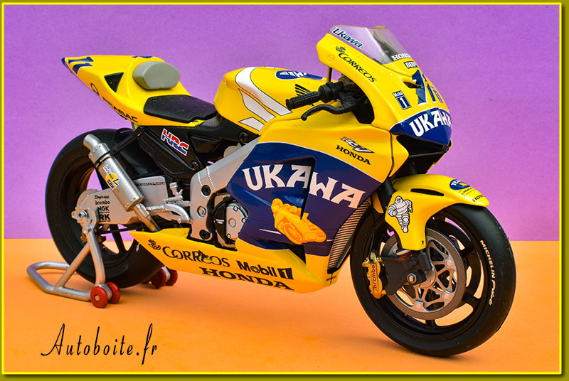 YAMAHA YZR-M1 Biaggi 2002 Minichamps au 1/12