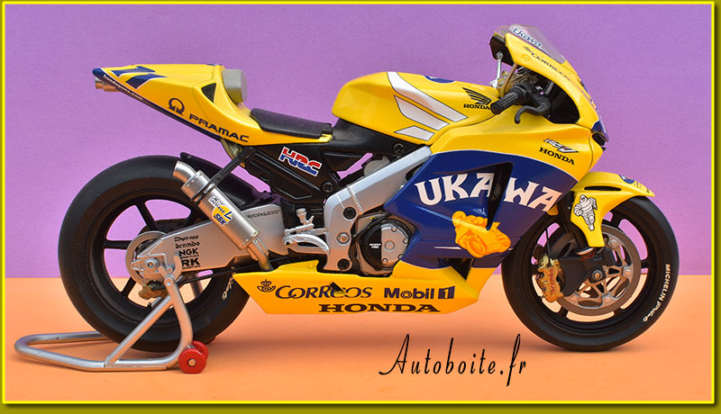 Yamaha YZR M1 Moto GP 2005 Elias  de Minichamps au 1/12 &egrave;me