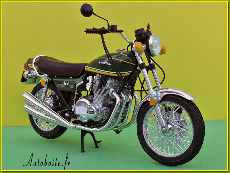 Kawasaki 900 Z1 Super 4 1974 de Aoshima au 1/12 &egrave;me 