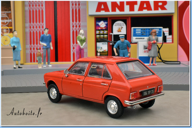 Peugeot 104 diorama la Station Service ANTAR
