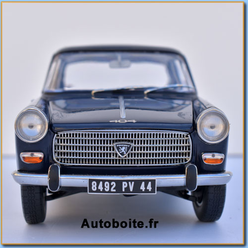 Peugeot 404 1/18 bleue face