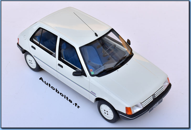 204 Peugeot 1/18 Otto haut