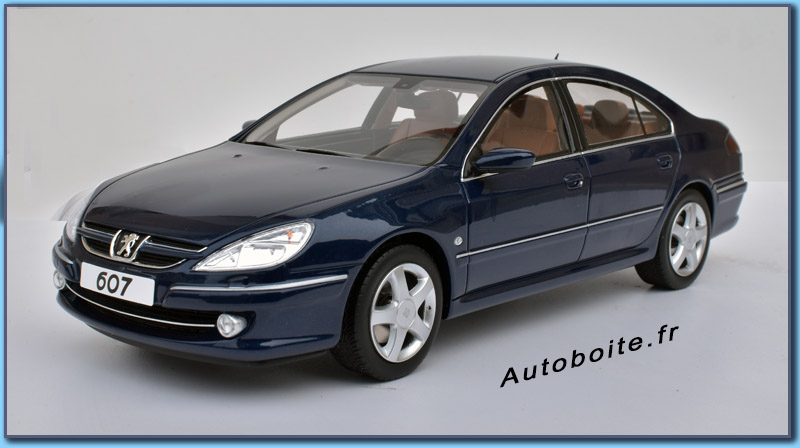 208 Peugeot 1/18 Otto avant gauche