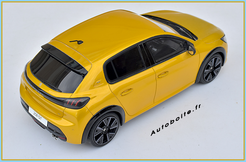 208 Peugeot 1/18 Otto haut AR