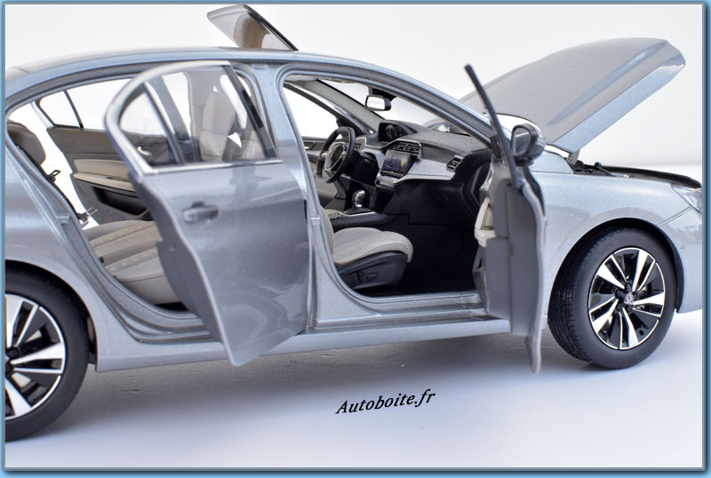 408 de Paudi au 1/18 ouverte