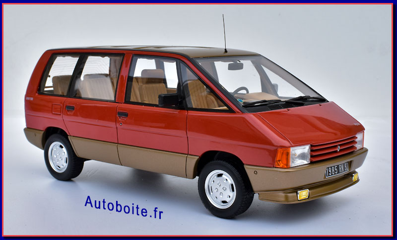 Renault Espace 2000 TSE 1984 rouge au 1/18 ème de Ottomobile