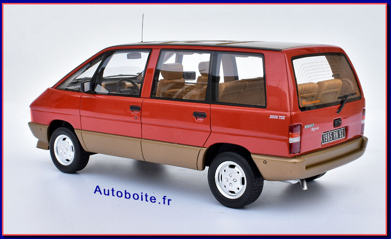 Renault Espace 2000 TSE 1984 rouge au 1/18 ème de Ottomobile ar