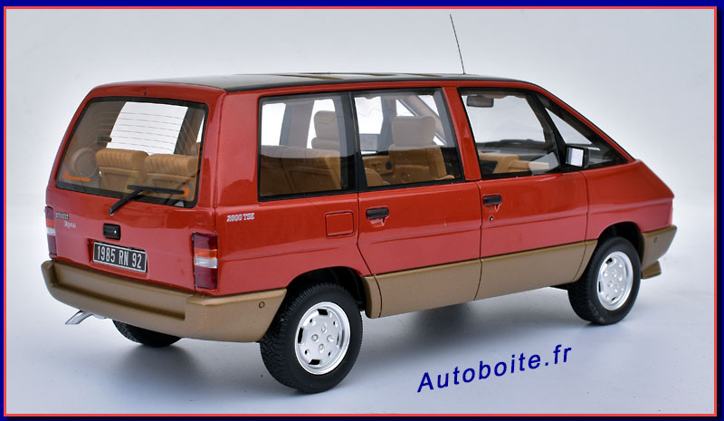 Renault Espace 2000 TSE 1984 rouge au 1/18 ème de Ottomobile arb