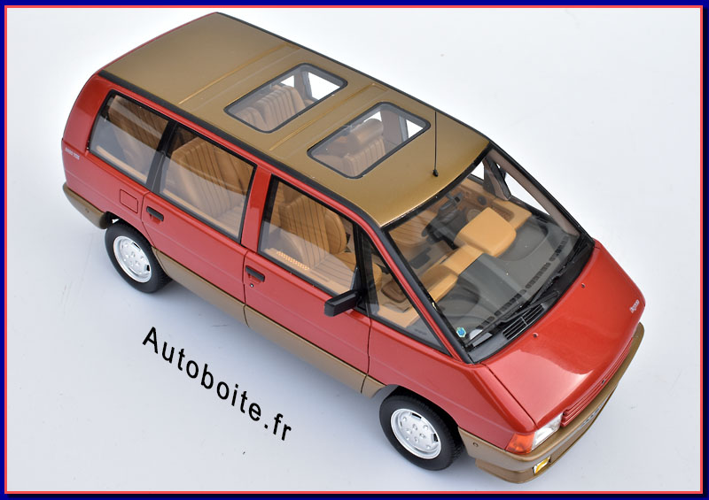 Renault Espace 2000 TSE 1984 rouge au 1/18 ème de Ottomobile  haut 