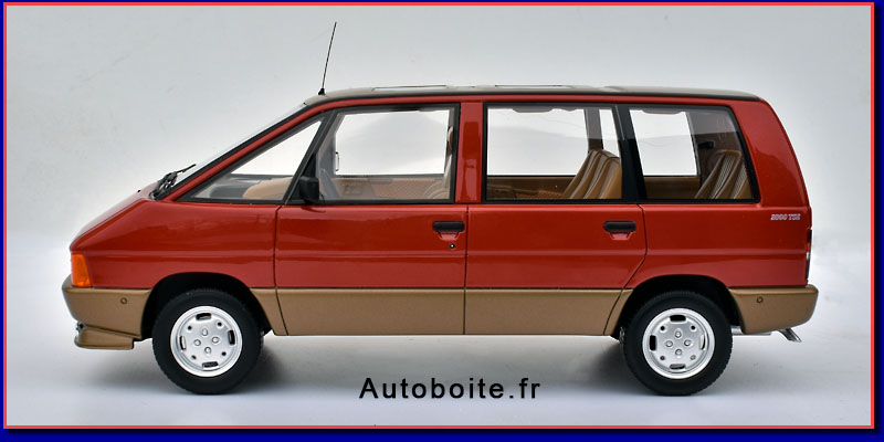 Renault Espace 2000 TSE 1984 rouge au 1/18 ème de Ottomobile profil